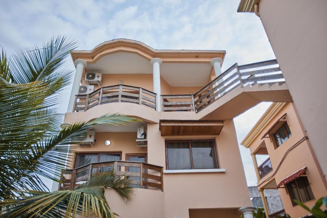 Appartement Charmant Et Lumineux Pointe Noire Buitenkant foto